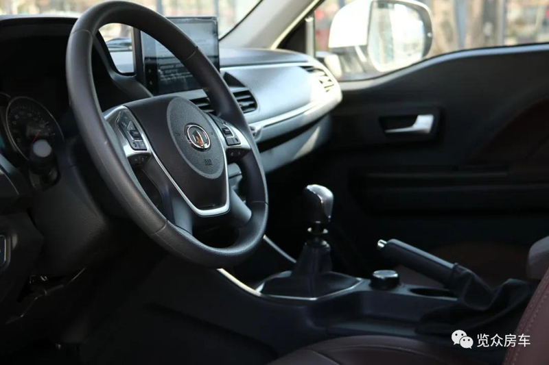 兩張雙人床，使用還方便的房車