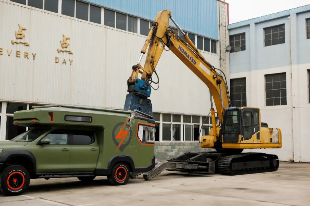 砸掉山海炮旅居車，覽眾房車究竟在搞什么？